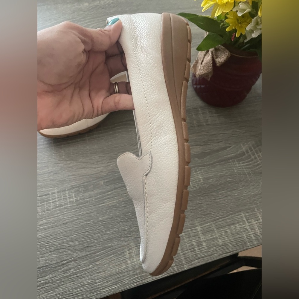 9 White Abide Easy Spirit Casual Flat / Loafer / Slip-On